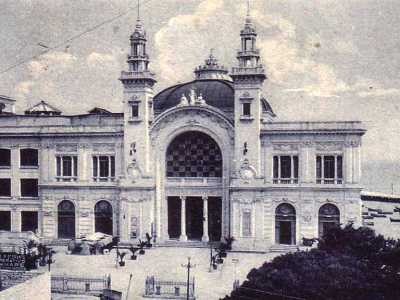 ...teatro in cui realizz� anche il gruppo scultoreo delle Muse, smantellato poi a seguito dei danni bellici